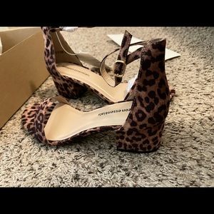 Leopard print heels - US size 10